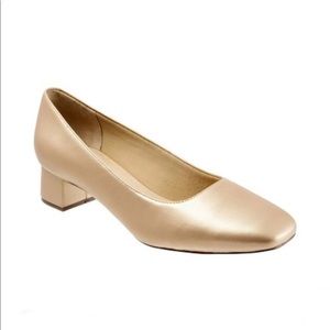 Trotters Lola Pump NWOT